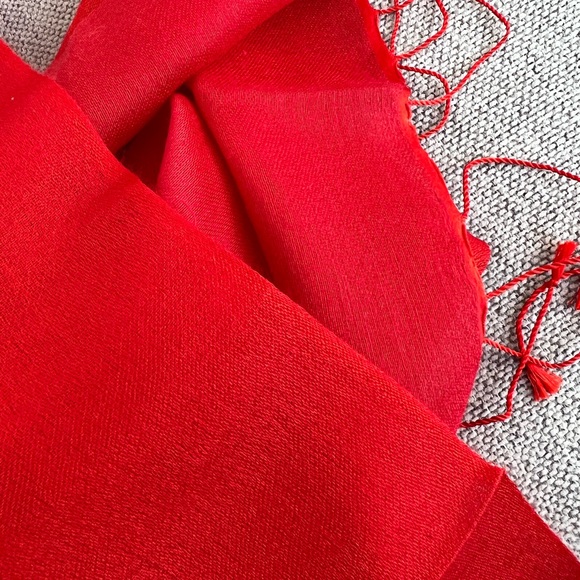 NWOT - Red Silky Soft Scarf - Picture 4 of 6